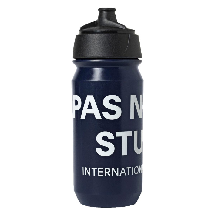 Pas Normal Studios Logo Bidon Flaska 550ml Navy i gruppen Tillbehör / Flaskor/Vätskesystem hos CykelCity (43346)