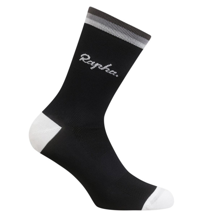 Rapha Logo Socks Strumpor Black/Grey/Carbon Grey i gruppen Kläder/skor/hjälm / Strumpor hos CykelCity (7490)